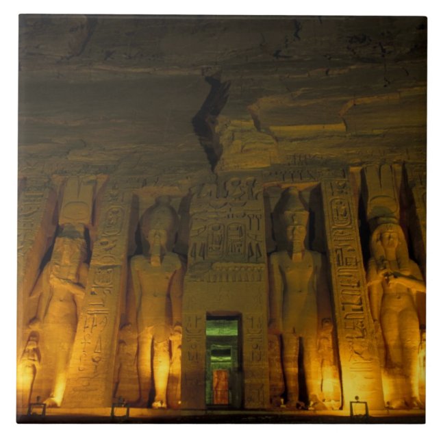 Egito, Abu Simbel, Fachada iluminada do Pequeno (Frente)