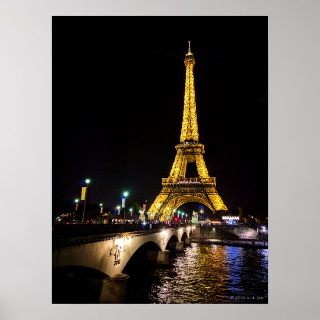 Eiffel Tower by Night over in Paris, France Poster (Frente)