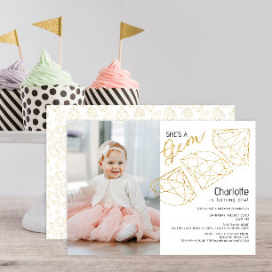 Ela é um convite para Festa de aniversário de foto