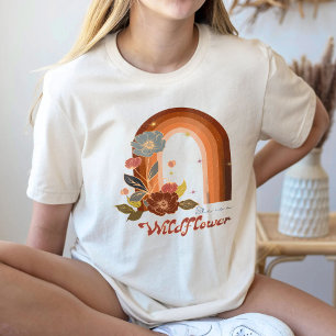Ela é uma camisa de flor selvagem, inspiradora