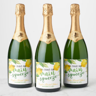 Ela Encontrou Sua Garrafa de Vinho Espumante Princ