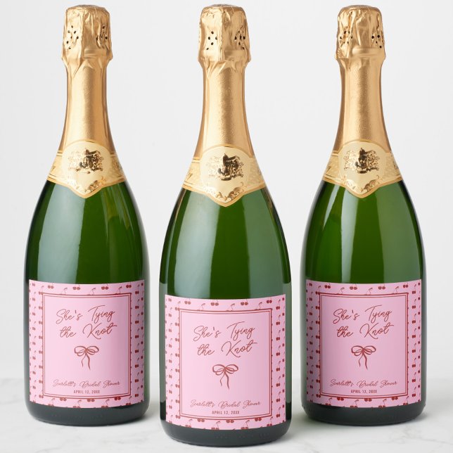 Ela Está Amarrando o Nó Chuveiro de Noiva (Add a personal touch to your bridal shower with this cherry "She's Tying the Knot" champagne label)