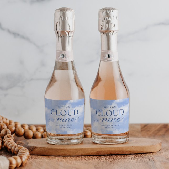 Ela está no Chá de panela Azul Cloud Nine (Criador carregado)