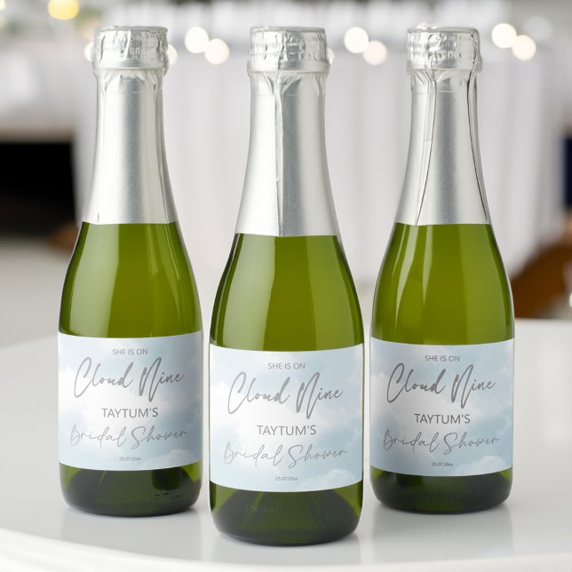 Ela está no chuveiro de noiva ela está na nona nuv (She is on cloud nine bridal shower sparkling wine label)