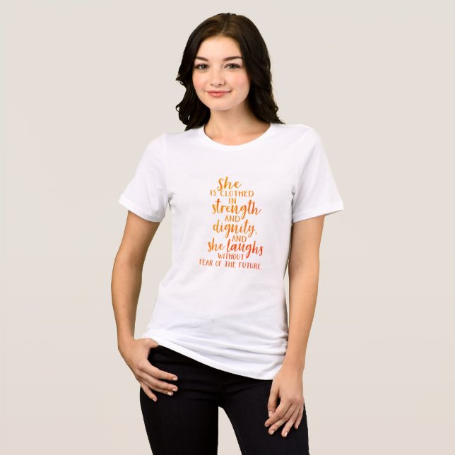Ela Está Vestida de Força e Dignidade (Frente Completa)