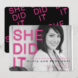 Ela Fez Um Convite À Festa de formatura Neon Light