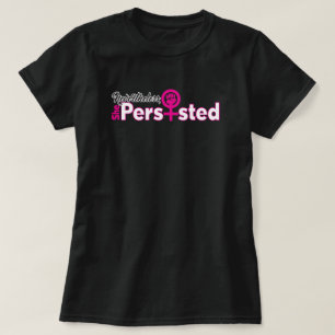 Ela persistiu a camiseta básica das mulheres