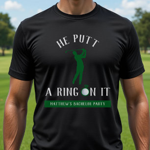 Ele Colocou um Anel Nela Camisa Preta de Festa de