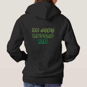 Ele vai antes de mim na camiseta