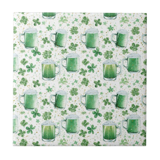 Elegant Green Beer Mugs and Shamrocks White (Frente)