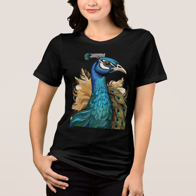 Elegant Peacock Close-Up – Women’s Artistic Tee (Frente)