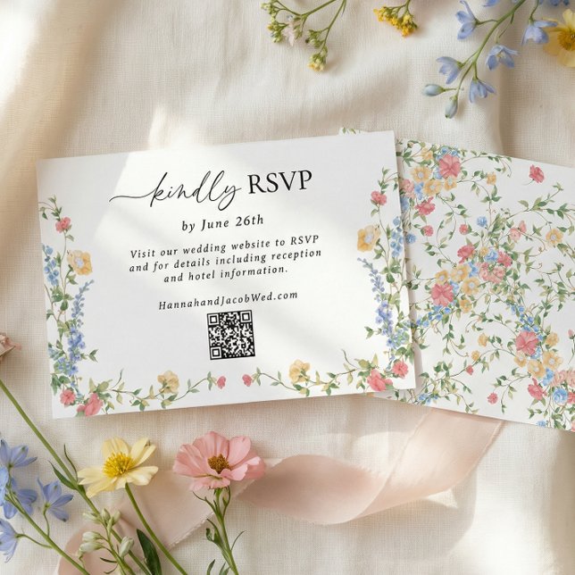 Elegant Wildflower Wedding QR Code RSVP Card (Criador carregado)