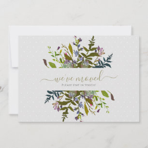 Elegante Anúncio de Mudança com Floral e Letra Cur