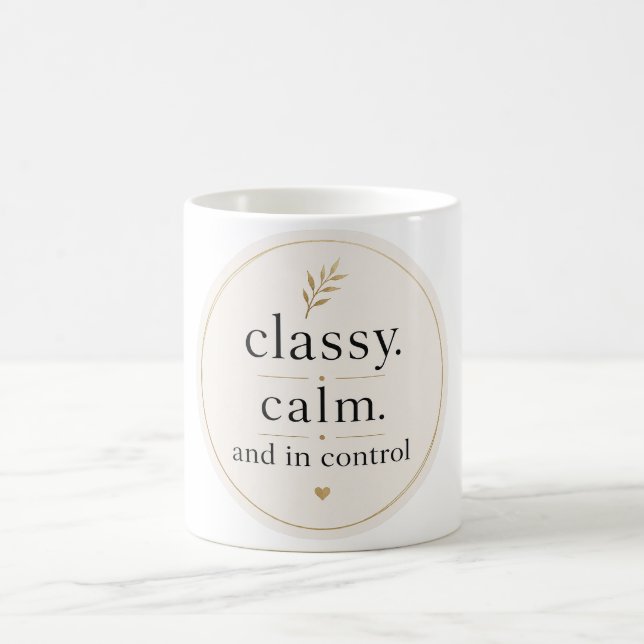 Elegante, Calma e No Controle Caneca de Café (Centro)