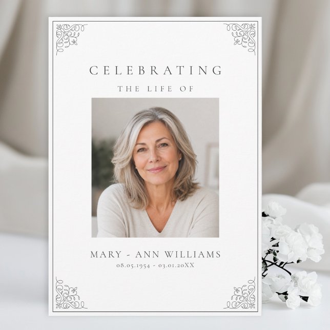 Elegante Celebração da Vida Foto Cartão Clássico (Personalized Celebration of Life Announcement | Ornamental Border White and Black Photo Card with El)