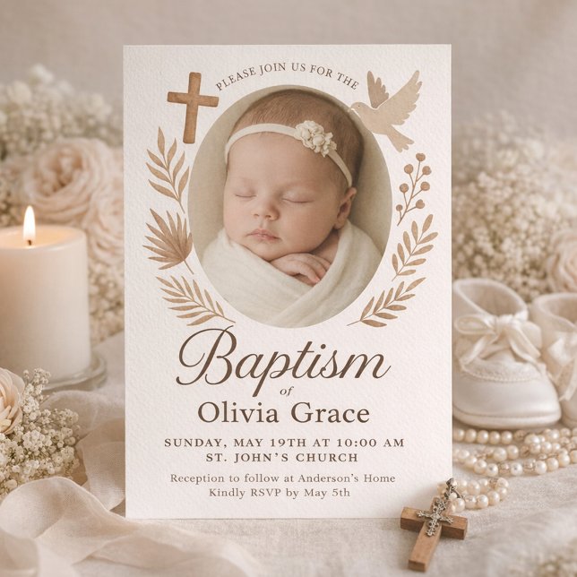 Elegante Convite de Foto de Batismo Neutro com Pom (Baby Girl Baptism Invitation with Photo, Cross and Dove in Beige)