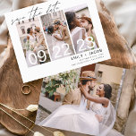 Elegante de Orçamento Salve a Data 4 Convites de F<br><div class="desc">Horizontal Horizontal Quatro (4) Foto Salve o Casamento de Data com tipografia de script com letra manual. O ímã para salvar o convite de data inclui tipografia de script e chic e design simples para a qual você pode adicionar sua fotografia personalizada de noivado.</div>