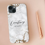 Elegante Marble Faux Dourado Glitter Monographic N<br><div class="desc">Caso Elegante do iPhone 13 com fundo de dourado mármore e falso e fontes de caligrafia modernas para seu nome ou iniciais. O cobrir telefônico inclui espaço para adicionar seu nome ou monograma, e você pode até adicionar seu logotipo se usar esta capa de telefone para sua empresa. Este moderno...</div>
