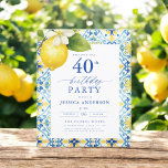 Elegante Mediterrâneo Lemon Floral aniversário de<br><div class="desc">Celebre em estilo com um elegante convite de aniversário floral de limão mediterrânico. Com limões amarelos vibrantes e folhagem verde esmagadora, este design evoca o charme do Mediterrâneo, perfeito para um evento ensolarado e sofisticado. Os intrincados sotaques florais adicionam um toque novo e convidativo, enquanto a tipografia elegante traz um...</div>