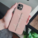 Elegante Moderno Personalizado Com Monograma De No<br><div class="desc">Aumente a sua proteção iPhone com a nossa capas de iphone Elegante Modern Personalizada com o Nome Monograma Case-Mate. Esse gabinete meticulosamente projetado combina a estética moderna sem problemas com um toque personalizado, fazer-o de um na moda e proteção adicional ao seu dispositivo móvel. Com seu nome e um monograma,...</div>