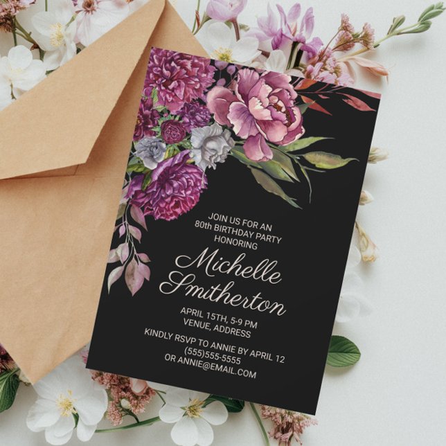 Elegante Roxo Floral Negro 80 Aniversário Convite (Elegant purple floral on black birthday party invitation)