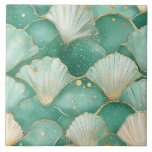 Elegante Seashell e Dourado Azulejo de cerâmica co<br><div class="desc">Traga a beleza tranquila do oceano para dentro de sua casa com este azulejo de cerâmica luxuosa que apresenta um padrão de cinza inspirado na água. A design apresenta verduras macios, turquesas e tons aqua, delicadamente acentuados com contornos de ouro misturados e salpicos sutis, evocando o charme pacífico de um...</div>
