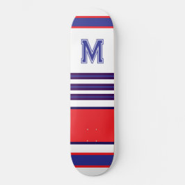 Elegante skateboard com listras azuis vermelhas e 
