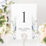 Elegante White, Blue Floral Wedle Table Number<br><div class="desc">Ajude seus convidados a encontrar sua mesa com este elegante número de tabela moderna personalizado com seus nomes e eventos. Número da tabela com área alongada com número e detalhes, enquadrado por um verde impermeável de cor aquosa e flores brancas e azuis. Placas de números de tabela de dois lados,...</div>