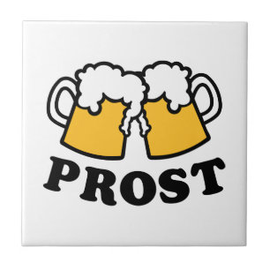 Elogios de Prost da caneca de cerveja