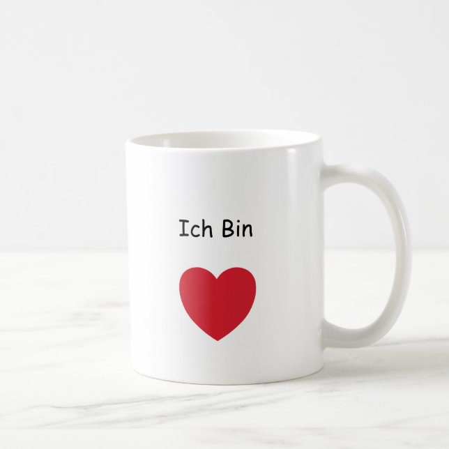 Em alemão, esta caneca de café clássica de 11 oz. (Direita)
