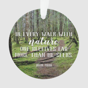 Em cada caminhada com o ornamento redondo da