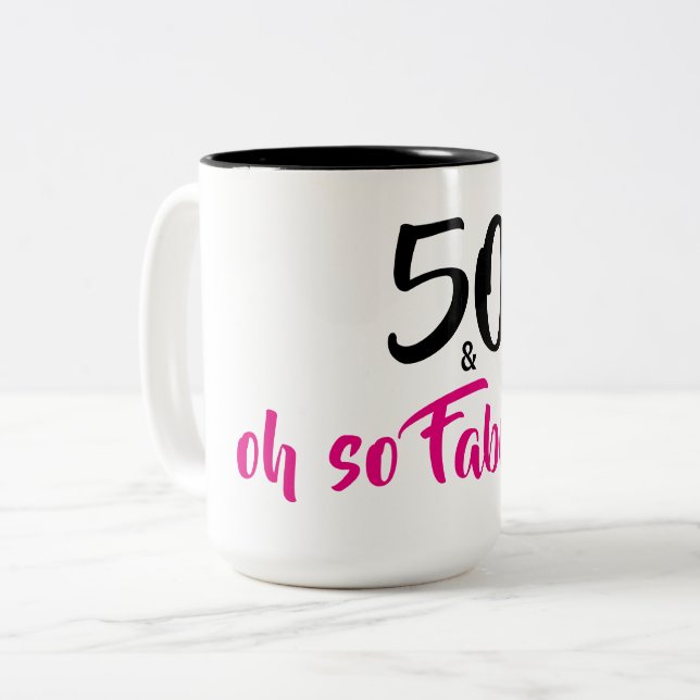 Em Dois Tons 50 e caneca de café fabulosa do aniversário (Frente Esquerda)