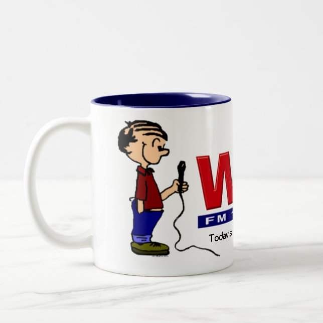 Em Dois Tons A12 - Caneca de café da cara do anunciador de WCDO (Esquerda)