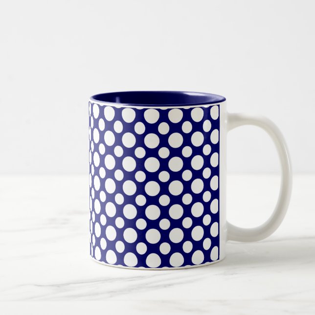 Em Dois Tons Bolinhas brancas na caneca azul de café (Direita)