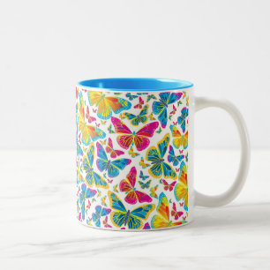 Em Dois Tons Borboletas coloridas brilhantes caneca de café