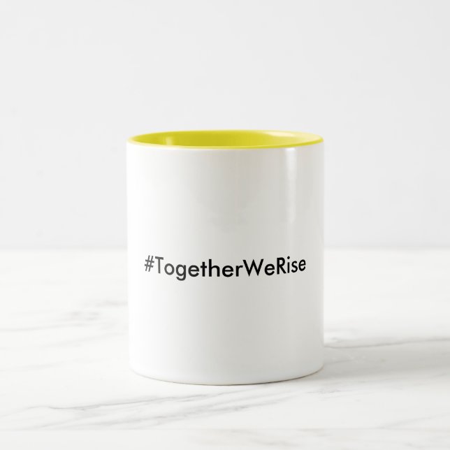 Em Dois Tons Caneca de café amarela do #TogetherWeRise (Centro)
