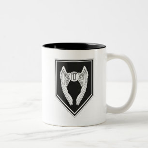 Em Dois Tons Caneca de café arrepiante da imprensa do círculo