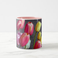 Caneca de café bonito da tulipa do primavera