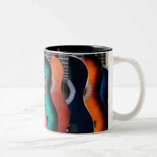 Em Dois Tons Caneca de café colorida das guitarra acústicas