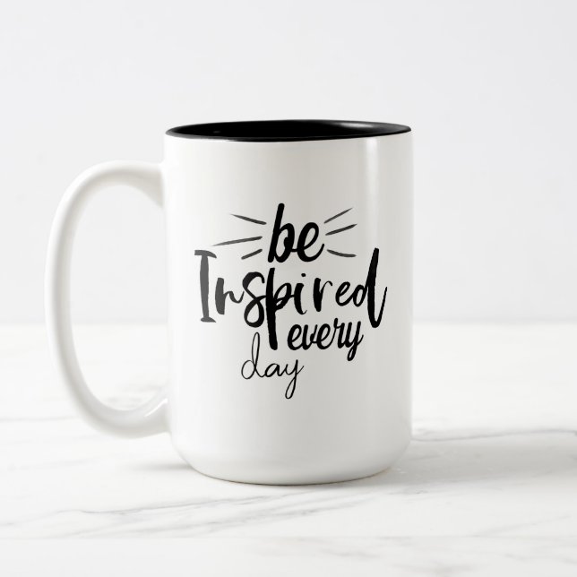 Em Dois Tons Caneca de Café com Citação de Inspiração Diária (Esquerda)