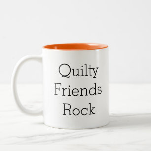 Em Dois Tons Caneca de café da rocha dos amigos de Quilty