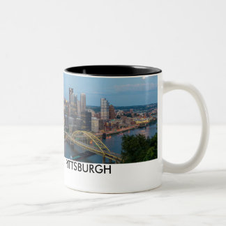 Em Dois Tons Caneca de café da skyline de Pittsburgh