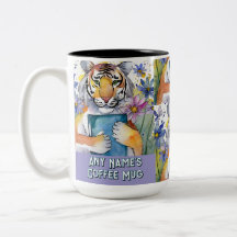 Caneca de Café de Duas Cores do Tigre Segurando o