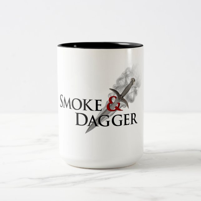 Em Dois Tons Caneca de café grande do fumo 15oz & do punhal (Centro)