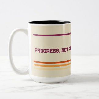 Em Dois Tons Caneca de Café Retro Motivacional – Progresso Não