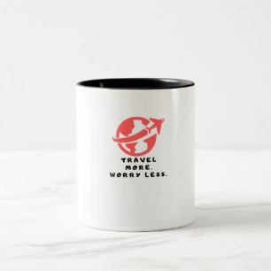 Em Dois Tons Caneca de café "Viaje mais, se preocupe menos"
