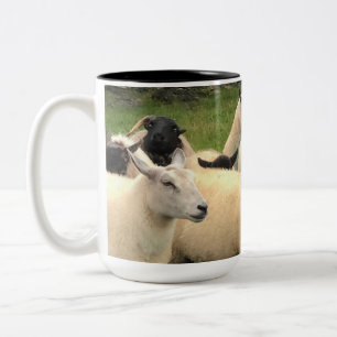 Em Dois Tons Chá de ovelha irlandês e caneca de café