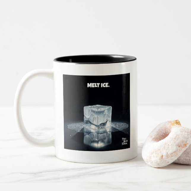 Em Dois Tons DERRETA GELO. caneca de café (Com Donut)
