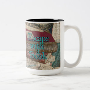Em Dois Tons Escape com uma caneca de café do livro