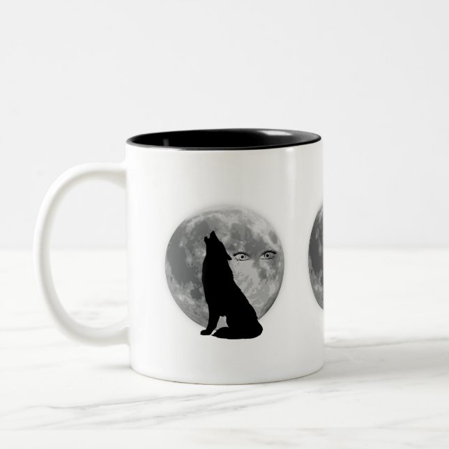 Em Dois Tons Lobo com caneca de design de café da lua de cheio. (Esquerda)